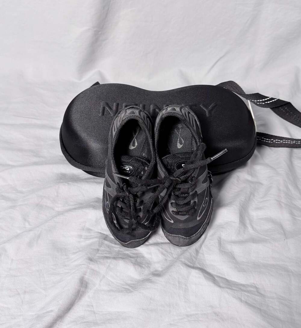 Nfinity Vengeance Black Youth Cheer Shoes Size Y12 with Carrying Case